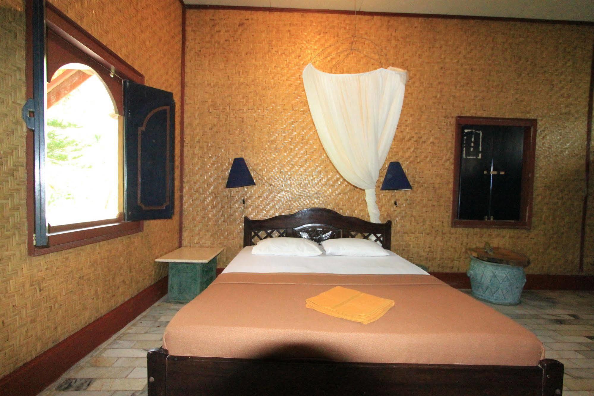 Hotel Bumi Aditya Senggigi Zewnętrze zdjęcie