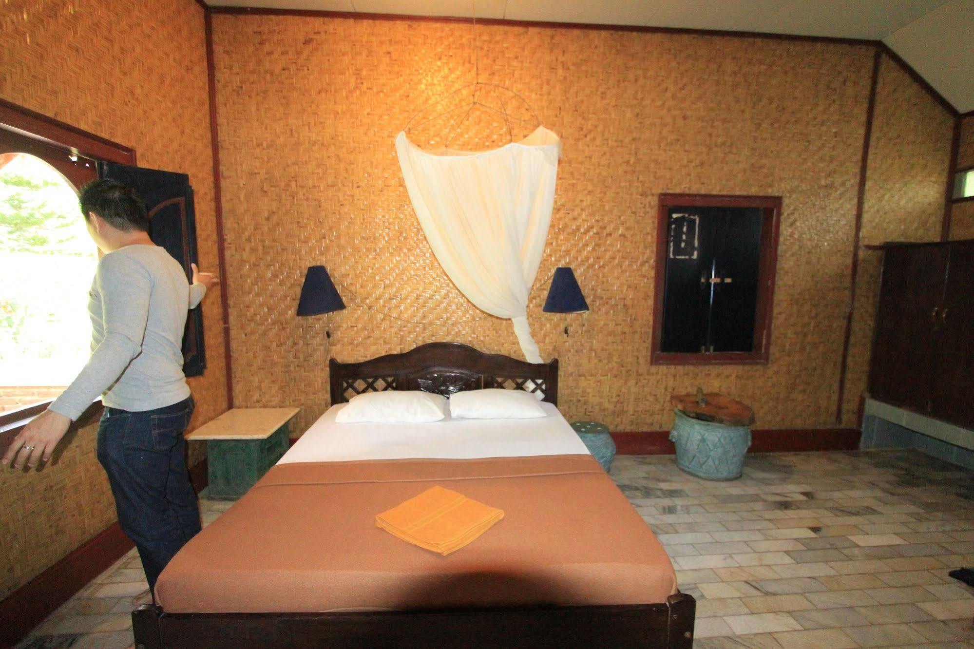 Hotel Bumi Aditya Senggigi Zewnętrze zdjęcie